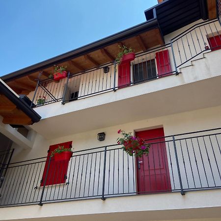 La Volpe Rossa Rooms And Apartments San Felice del Benaco Exterior foto
