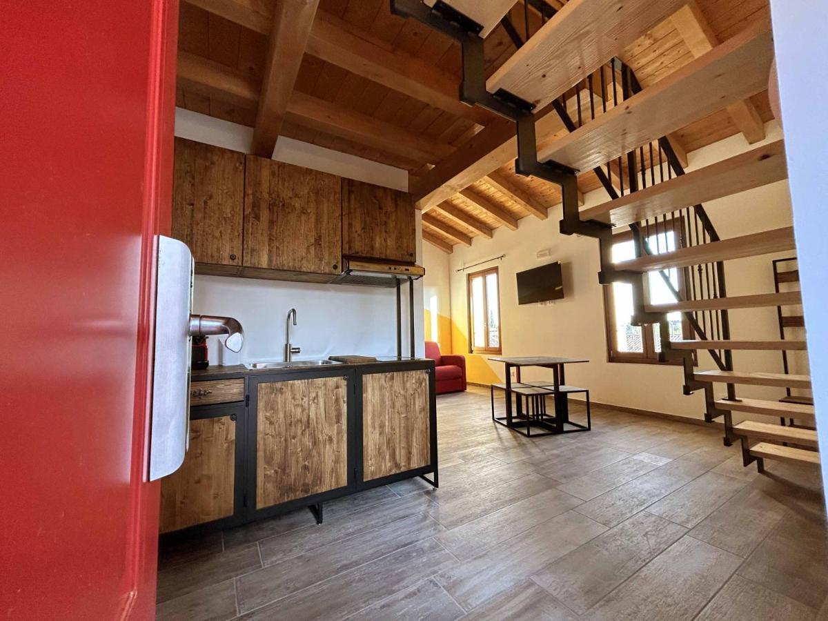 La Volpe Rossa Rooms And Apartments San Felice del Benaco Exterior foto