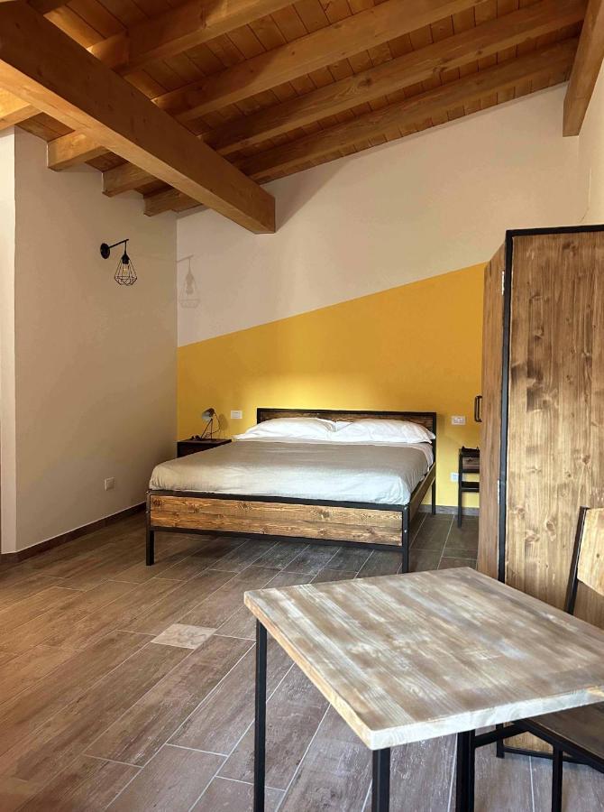 La Volpe Rossa Rooms And Apartments San Felice del Benaco Zimmer foto