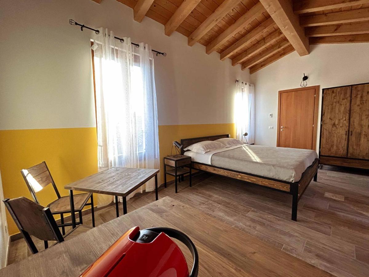 La Volpe Rossa Rooms And Apartments San Felice del Benaco Exterior foto