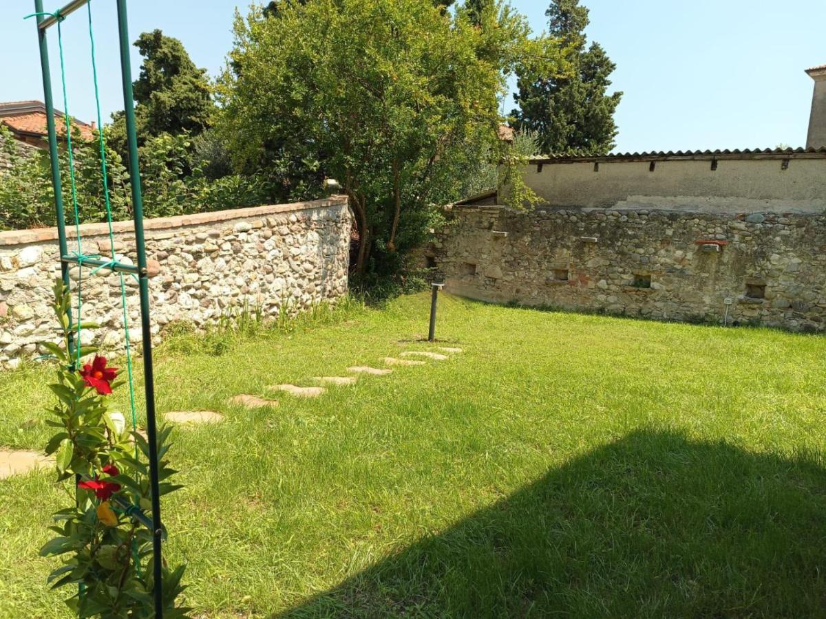 La Volpe Rossa Rooms And Apartments San Felice del Benaco Exterior foto